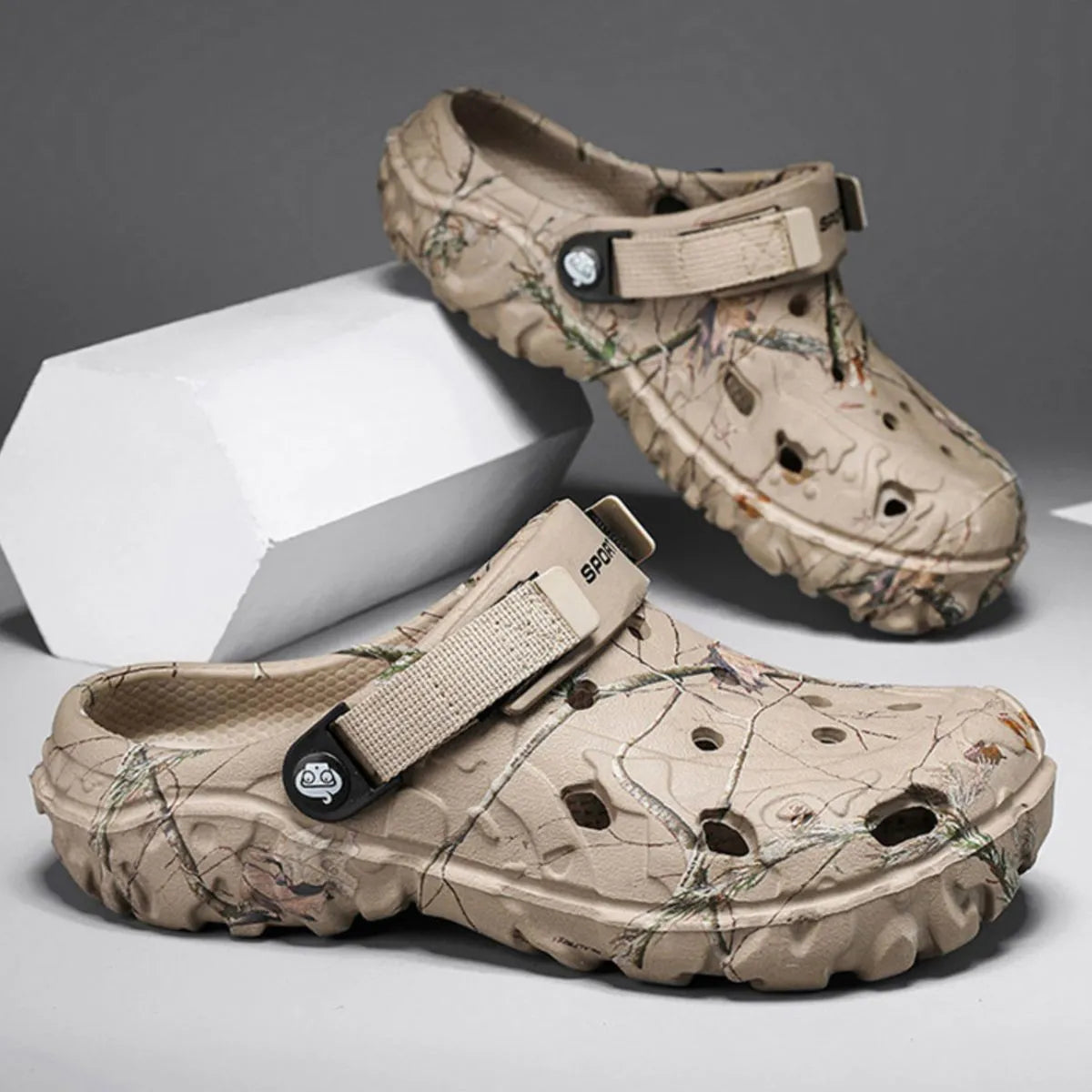 Men's Printed Round Toe Sandals - Tigbul's Variety Fashion Shop