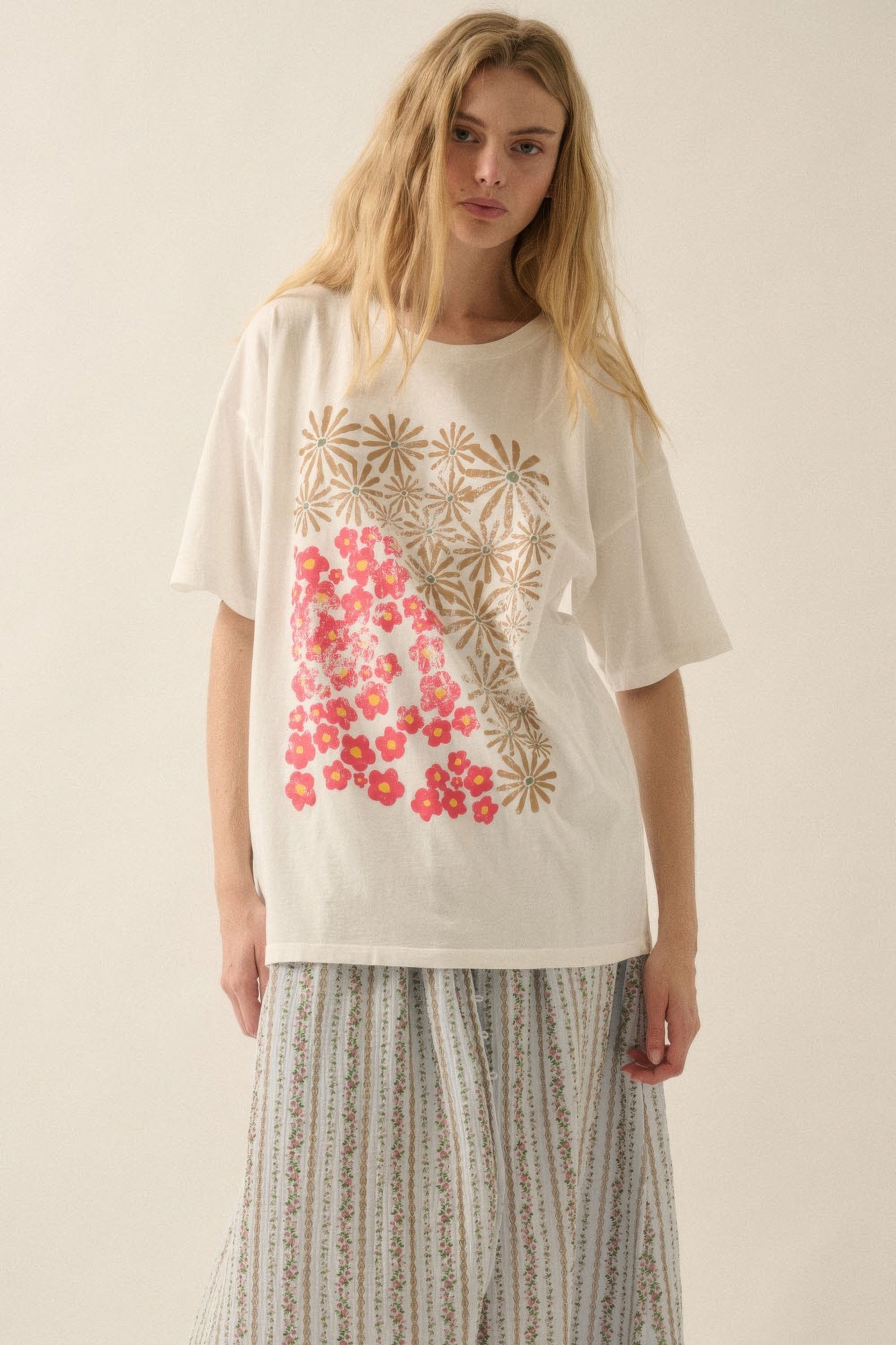 Duo flowers vintage-wash oversized graphic tee - Tigbul's Variety Fashion Shop