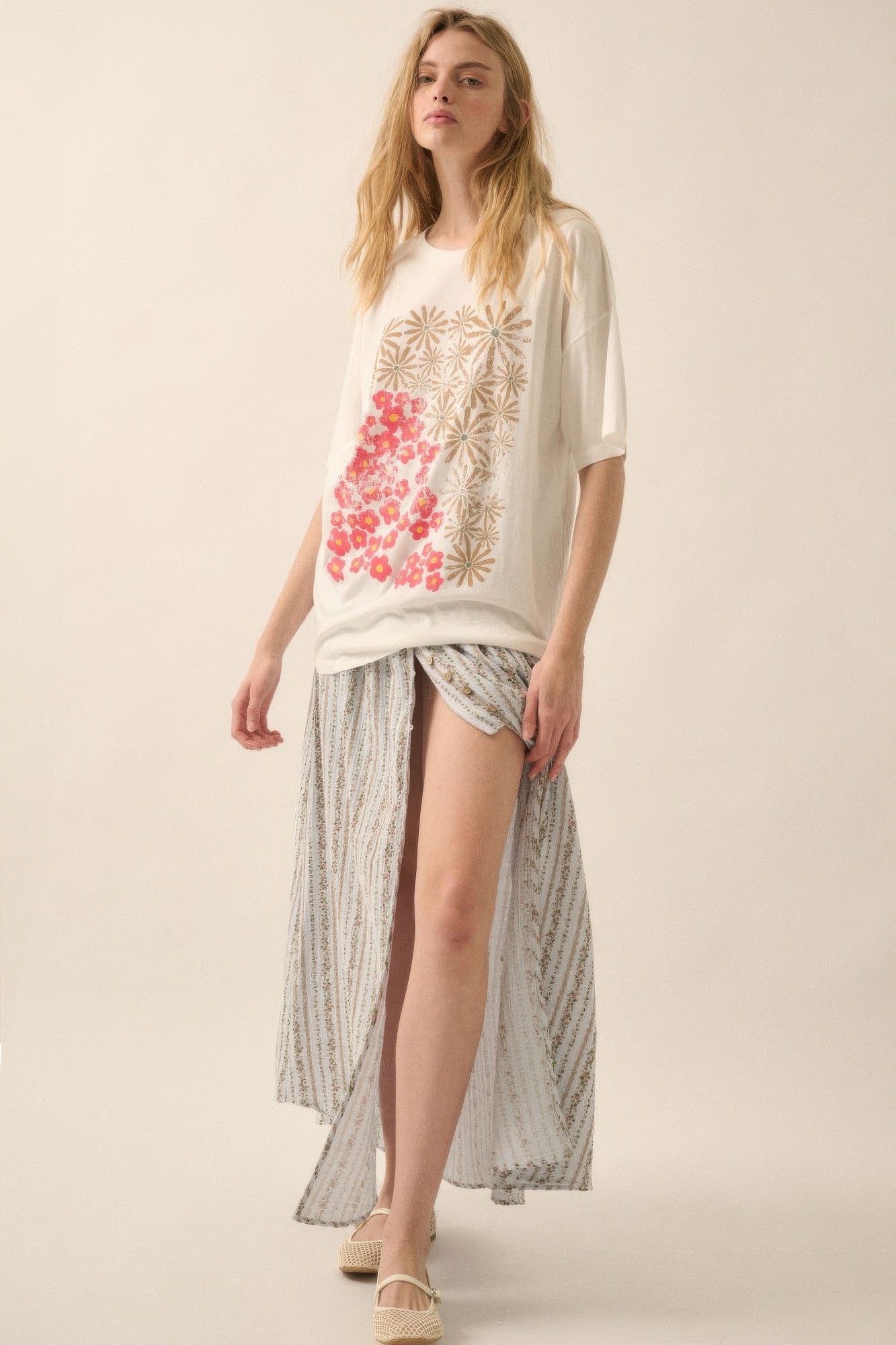 Duo flowers vintage-wash oversized graphic tee - Tigbul's Variety Fashion Shop