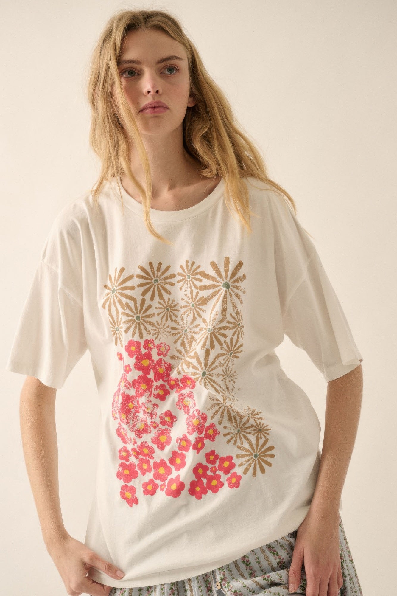 Duo flowers vintage-wash oversized graphic tee - Tigbul's Variety Fashion Shop