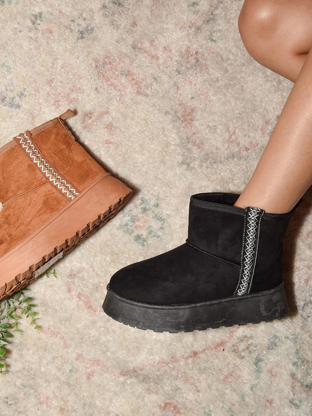 Black Round Toe Platform Boots - Tigbul's Variety Fashion Shop