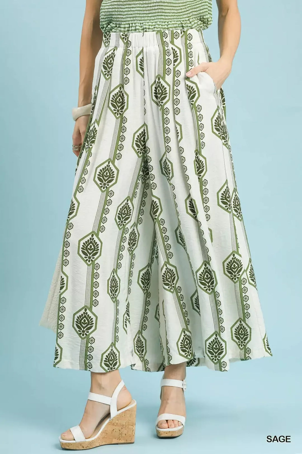 Umgee Wide-Leg Hose in Salbei: weißer Stoff mit grünen Boho-Mustern
