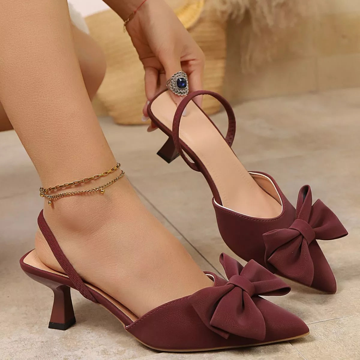 Bordeauxrote Bow Point Toe Kitten Heels Pumps mit Schleife und Riemchen