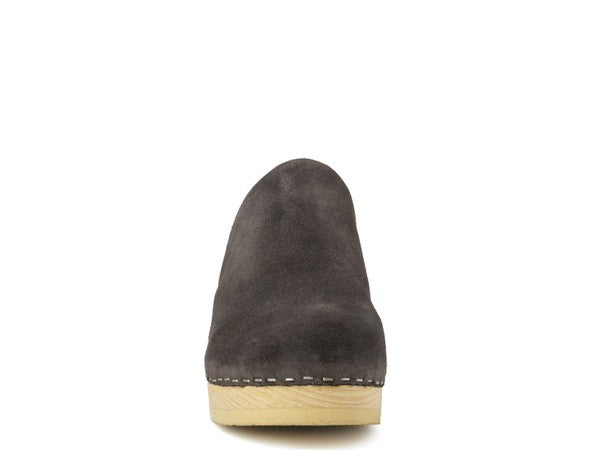 Darcie suede taupe clogs, back profile with stitched collar and light sole