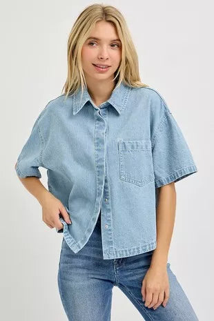 Light-wash cropped denim shirt with half sleeves and button placket, chest pocket