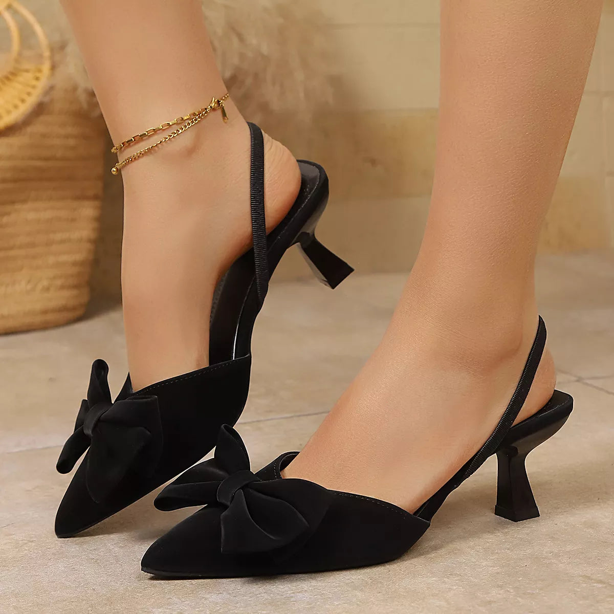 Schwarze Bow Point Toe Kitten Heels Pumps mit Schleife am Vorderblatt