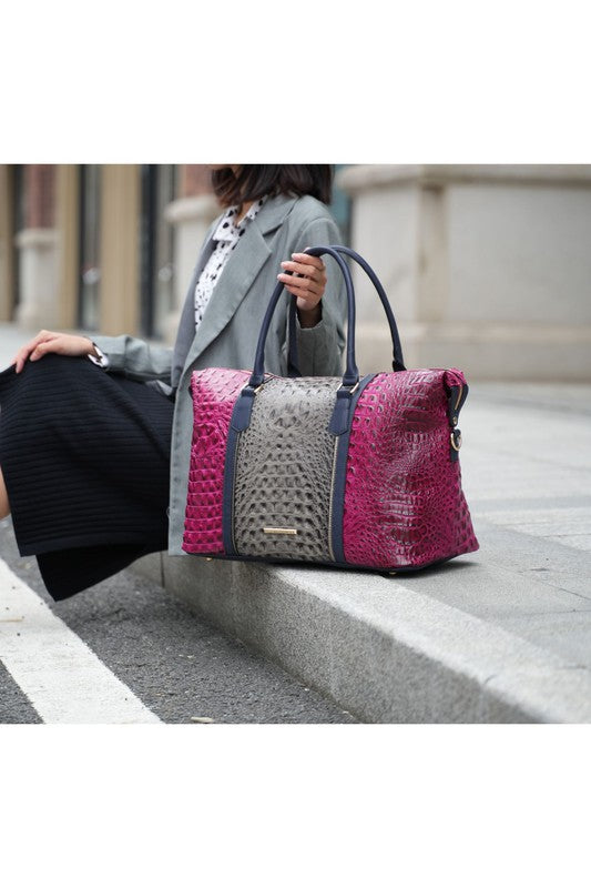 Faux-Krokoprägung Duffle Bag mit goldener Frontplatte, Fuchsia und Grau, Tragehenkel