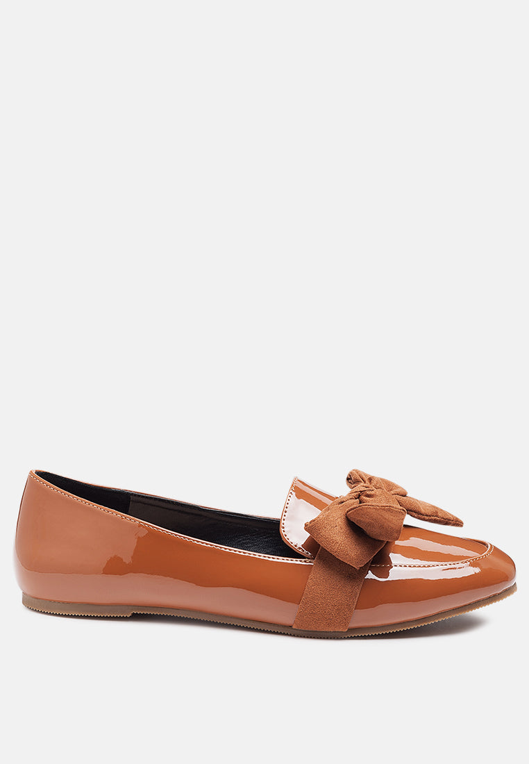 Pecan Pie Loafer in Tan, glossy upper with suede bow at the vamp