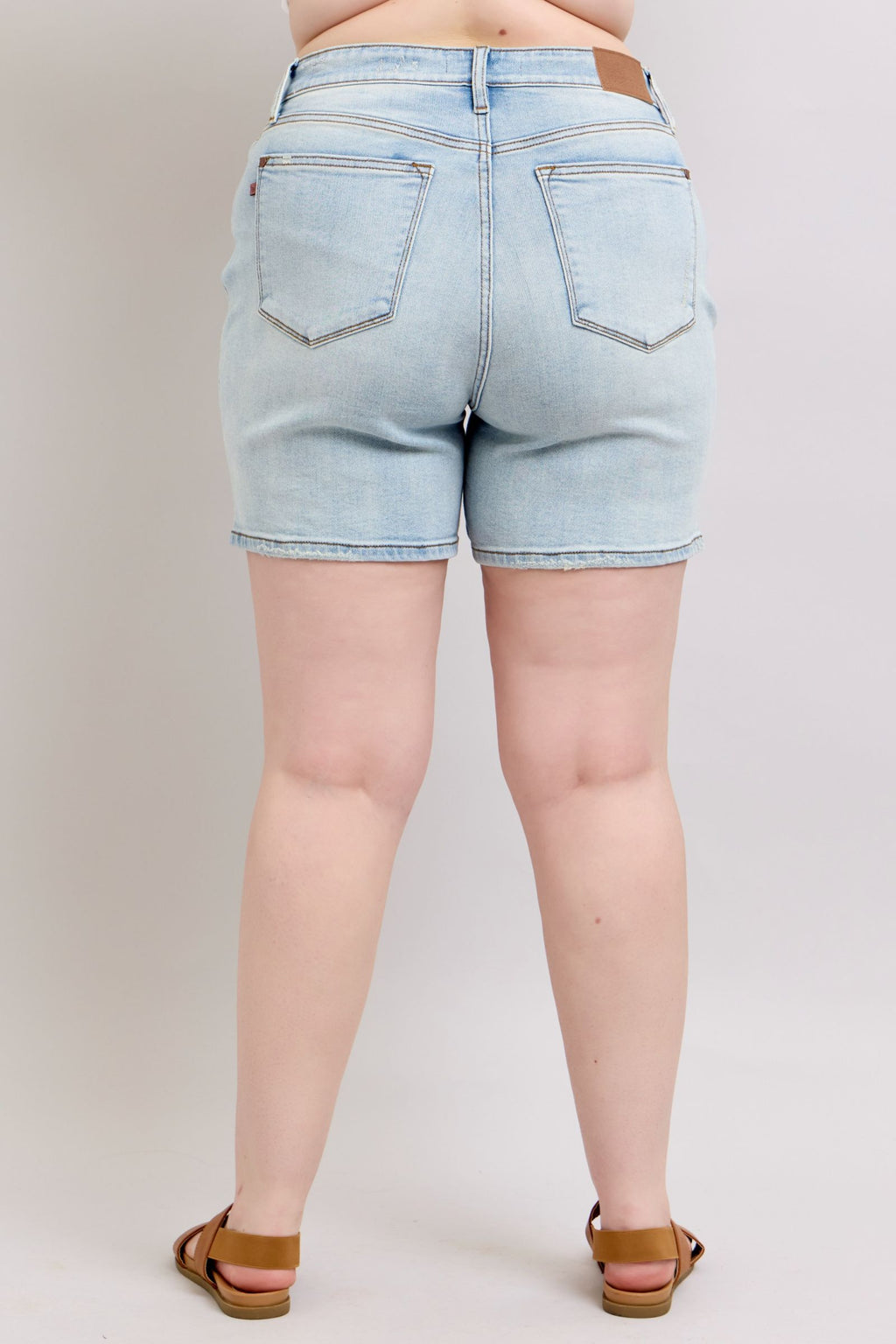 Light-wash denim shorts with front pockets and waistband closure