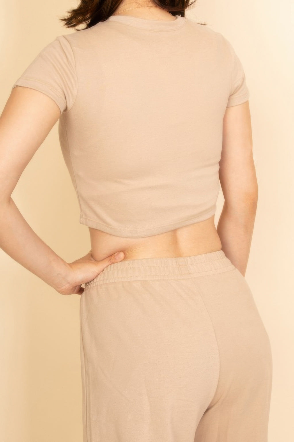 Beige Crop-T-Shirt und Loungehose mit elastischem Bund und Kordelzug, Detailansicht