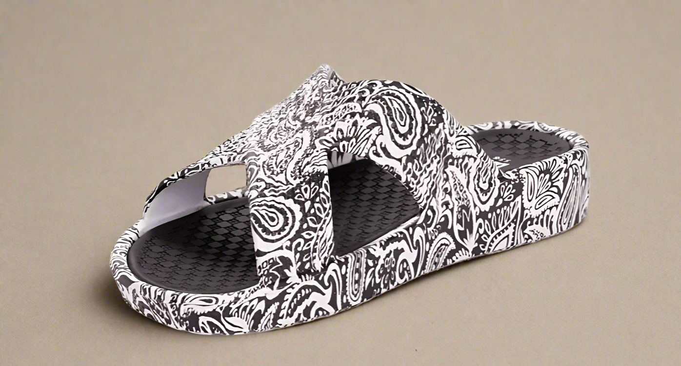 Size XL (11-12) White/Black Slide On Spa / Pool Sandals | Tigbuls