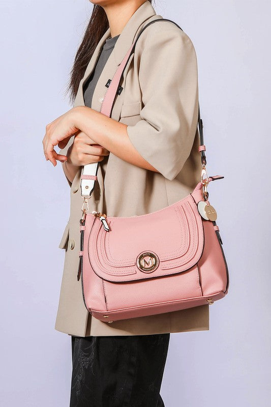 Maggie Crossbody bag rosa blush con solapa y tiras ajustables de bandolera