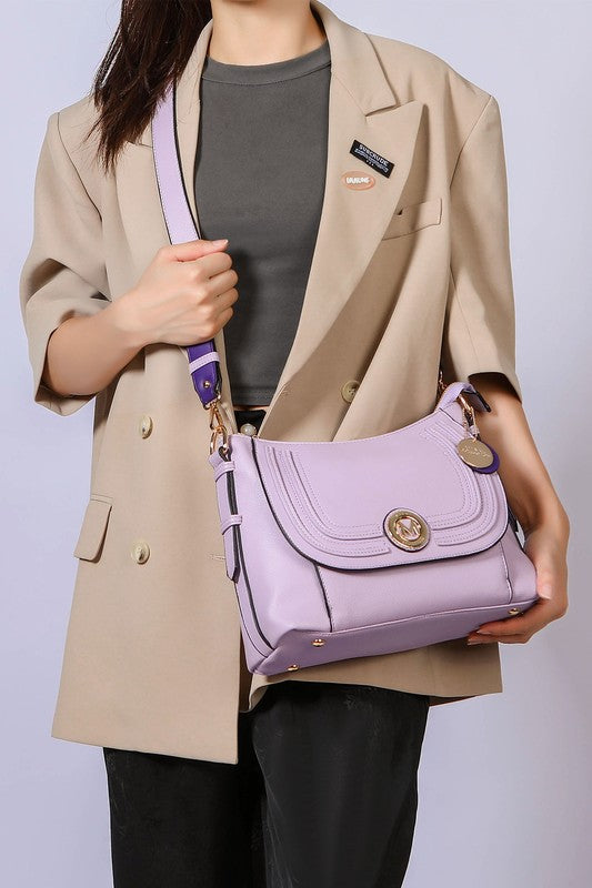 Maggie Crossbody bag lila con solapa frontal y cierre superior con cremallera