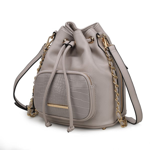 MKF Azalea Bucket Bag in Hellgrau mit Kettenriemen, Kordelzug und Frontfach mit Croco-Optik