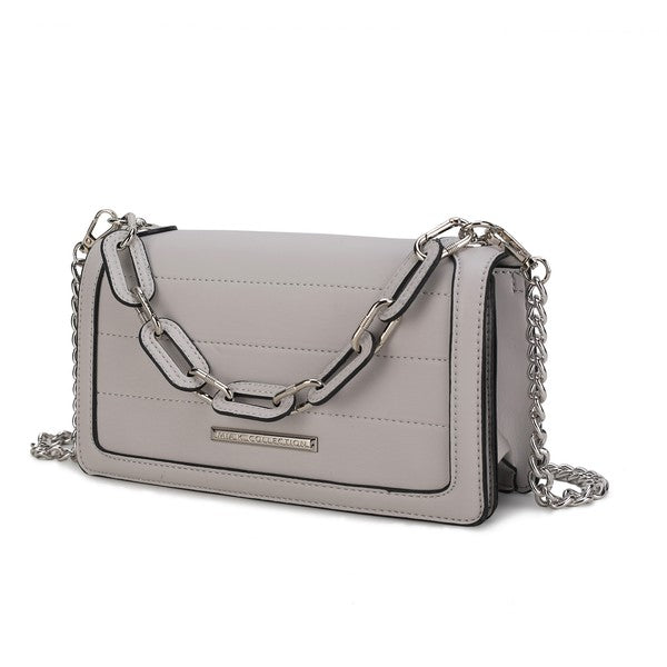 Dora crossbody bag gris claro con solapa frontal, herrajes plateados y cadena