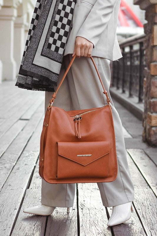 Cognacbraune Schultertasche mit Umschlag-Vorderfach, Quastenband und Reißverschluss