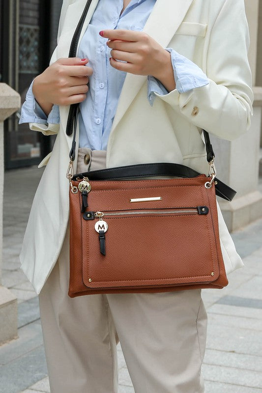 Aliyah shoulder bag in Cognac with black shoulder strap and front zip pockets