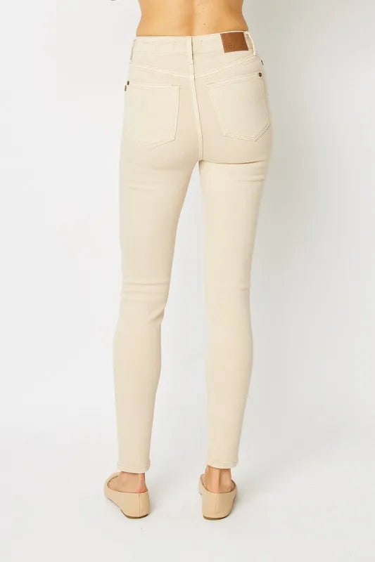Bone skinny jeans back view, two rear pockets and belt loops