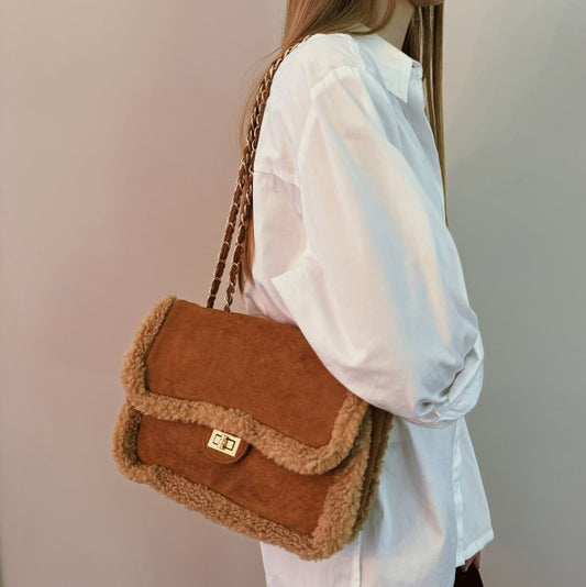 Luxe Deluxe Fluffy Trim Chain Shoulder Bag - Tigbul's Variety Fashion Shop