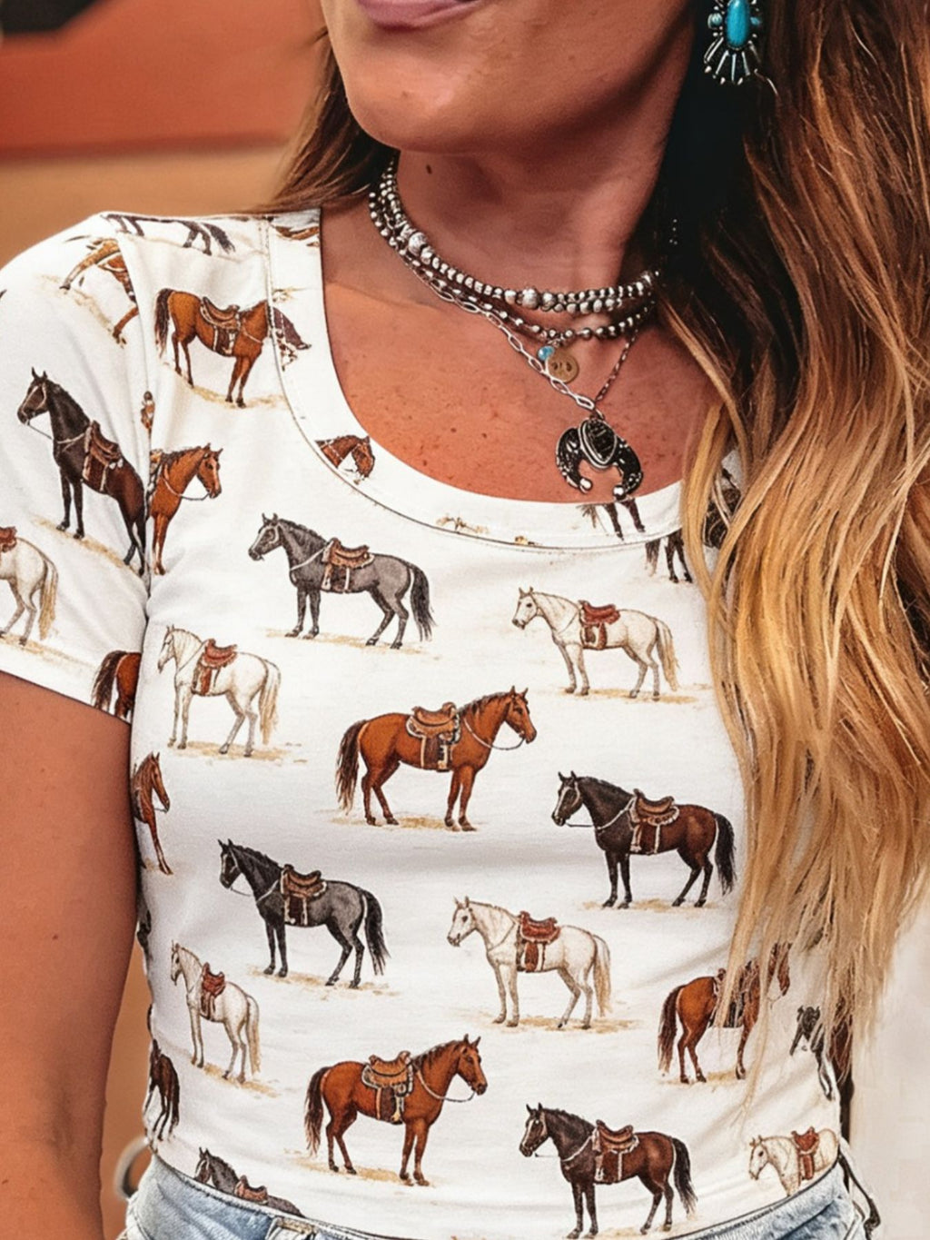 White Wild West horse print short sleeve T-shirt with round neckline