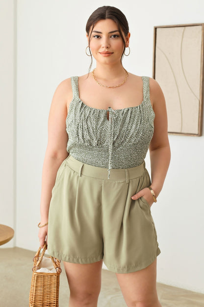 Plus Size Green Half Elastic Waist Shorts with Pockets | Tigbuls