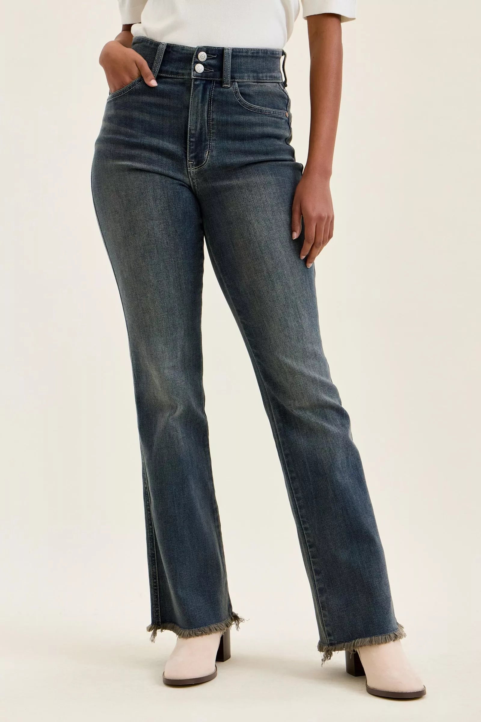 High-waist double-button jeans with frayed hem, medium wash denim