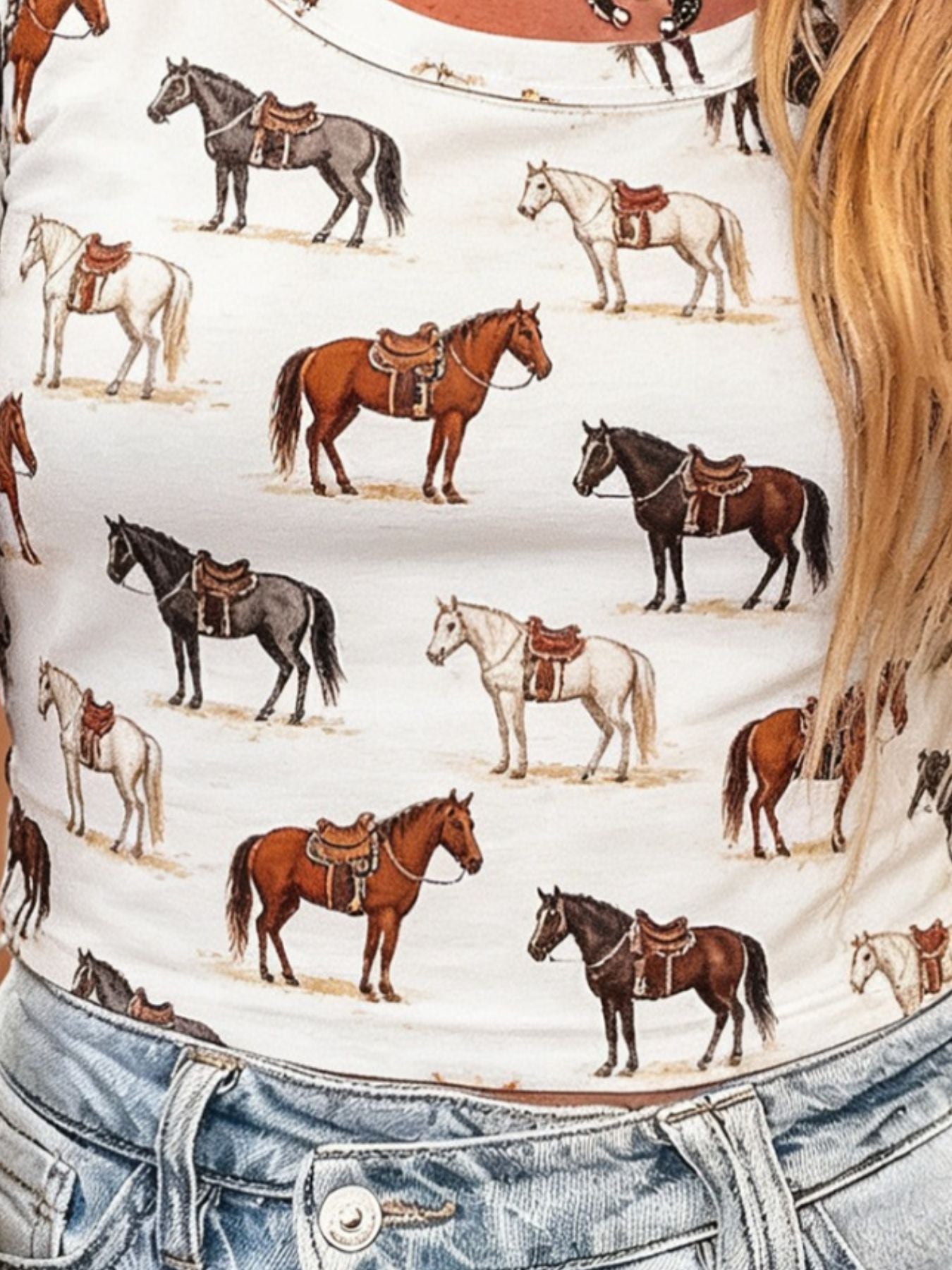 White short sleeve T-shirt with all-over horse print pattern and crew neckline