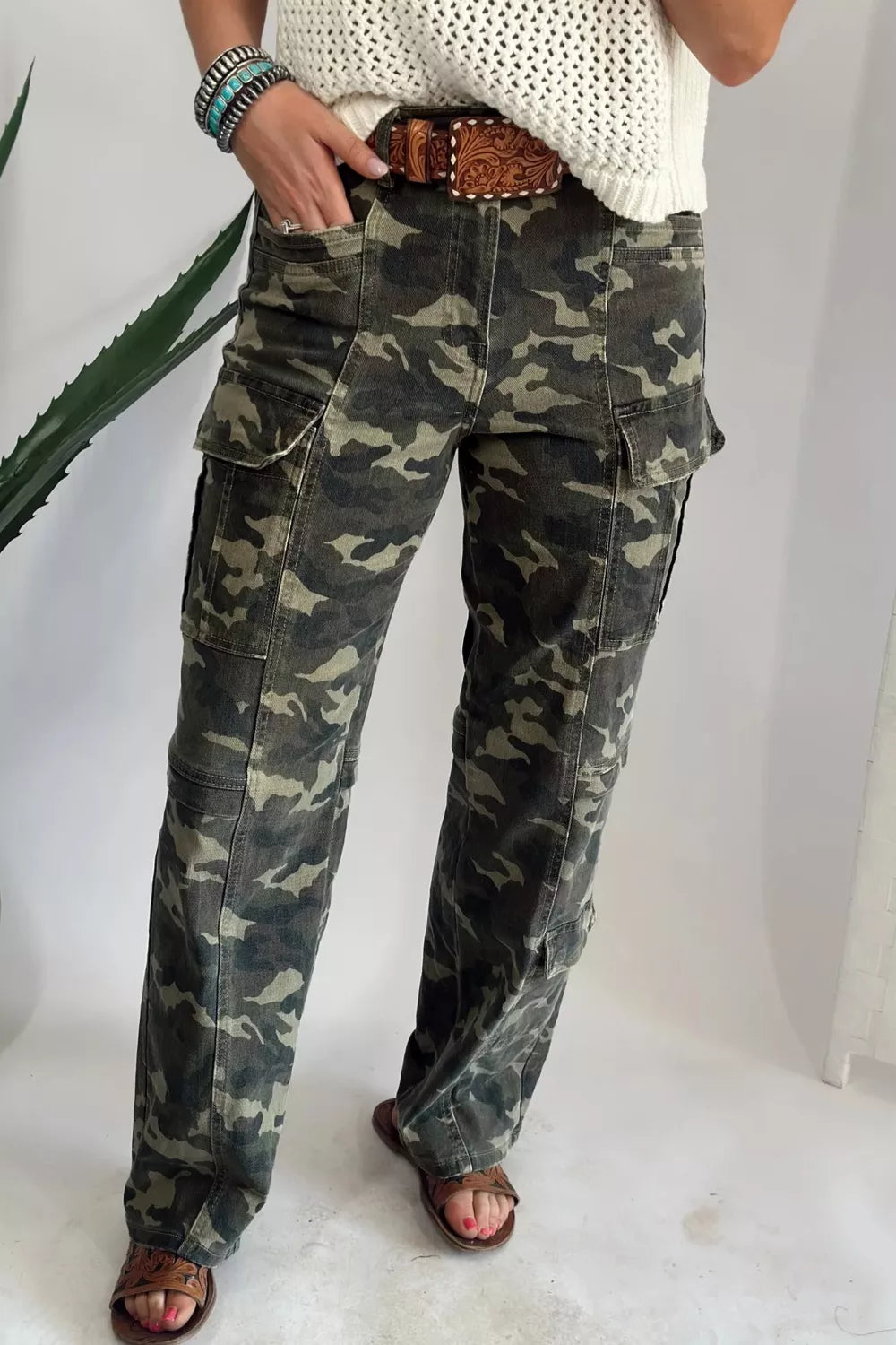 Camouflage Print Multi Pocketed Women's Denim Pants | Tigbuls
