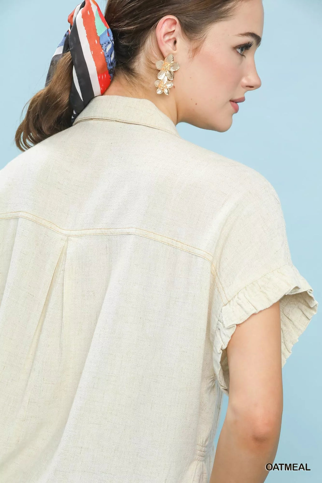 Oatmeal linen-blend shirt, back yoke with seam details and ruffled shoulder