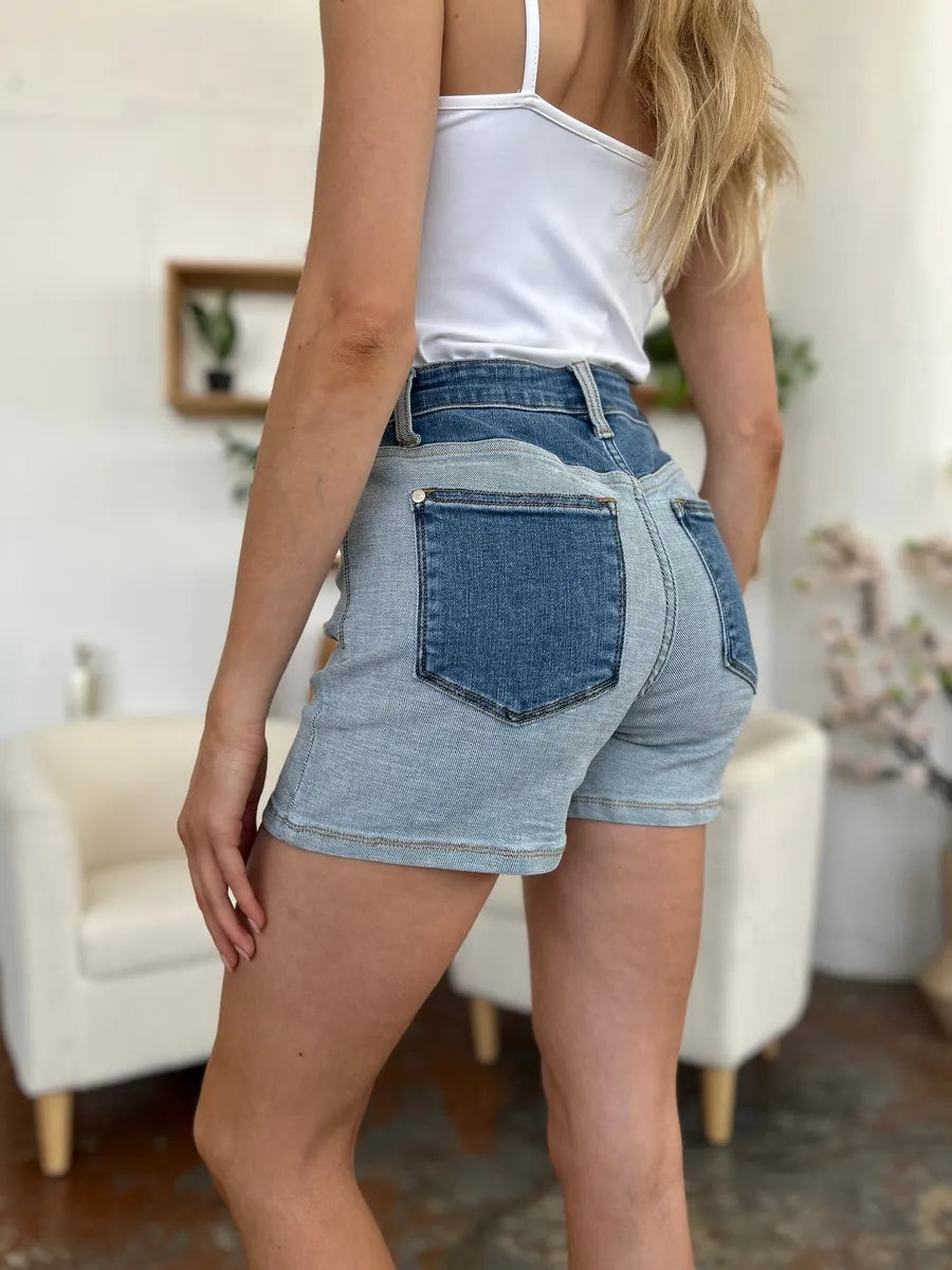 Denim-Shorts mit Farbblock, vordere und Gesäßtaschen, Knopf- und Reißverschluss