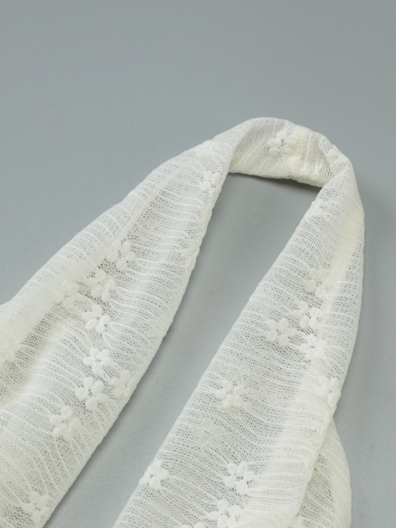 Cream halter neck strap with textured lace fabric