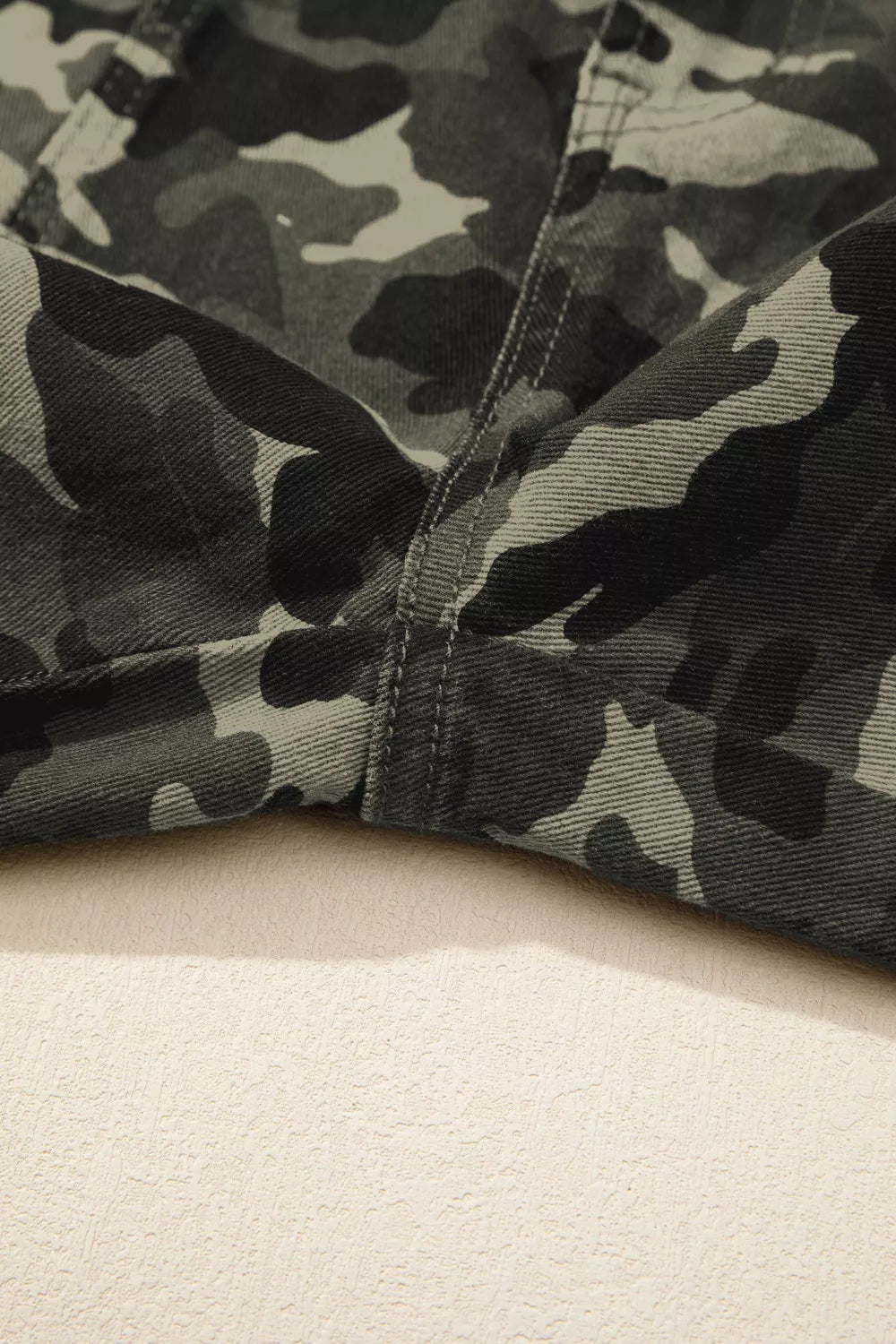 Camouflage Print Multi Pocketed Women's Denim Pants | Tigbuls