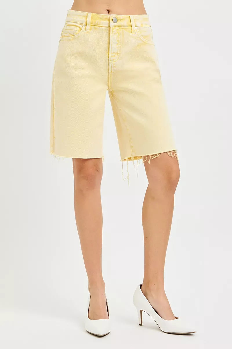 Slouchy bermuda shorts, banana yellow, frayed raw hem and front pockets