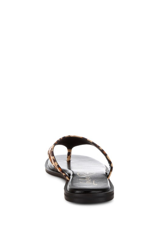 Leopard print thong flat sandal heel view with black outsole and footbed