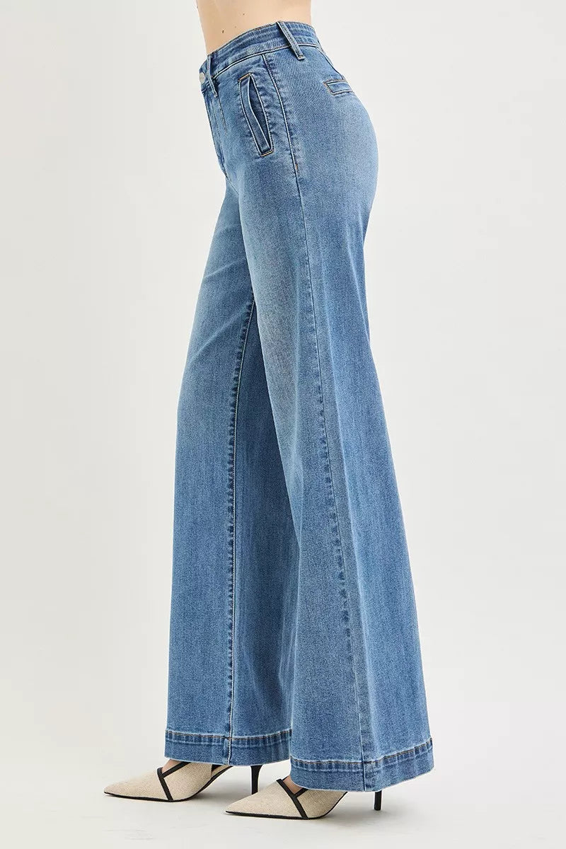 Medium wash high-rise wide-leg jeans, side pocket and stitched seam