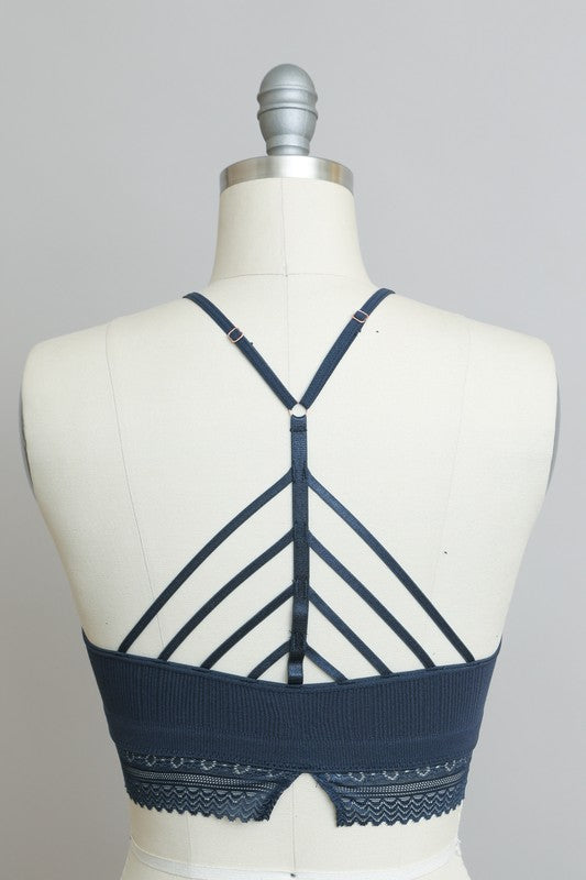 Dunkelblaue Bralette: offene Rückenansicht mit X-förmigen Trägern
