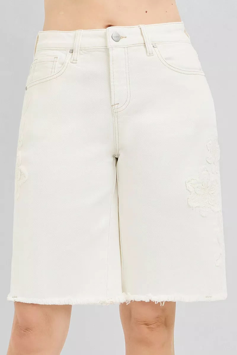 Cream denim bermuda shorts with floral embroidery and frayed hem
