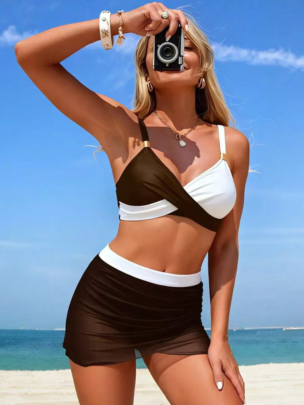 Zweifarbiges Tankini-Skort-Set, schwarz-weißes Wickel-Triangeloberteil und Skort