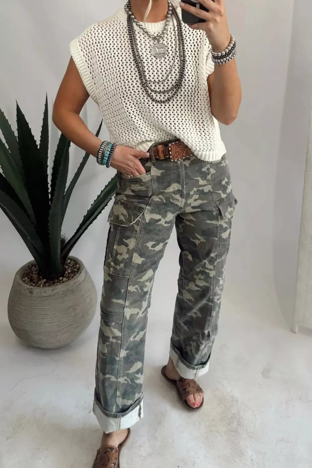 Camouflage Print Multi Pocketed Women's Denim Pants | Tigbuls