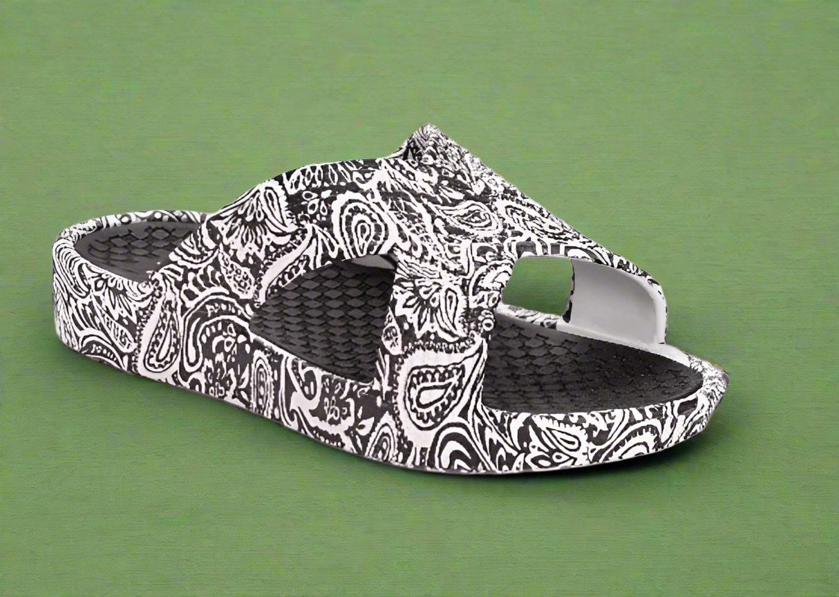 Size XL (11-12) White/Black Slide On Spa / Pool Sandals | Tigbuls