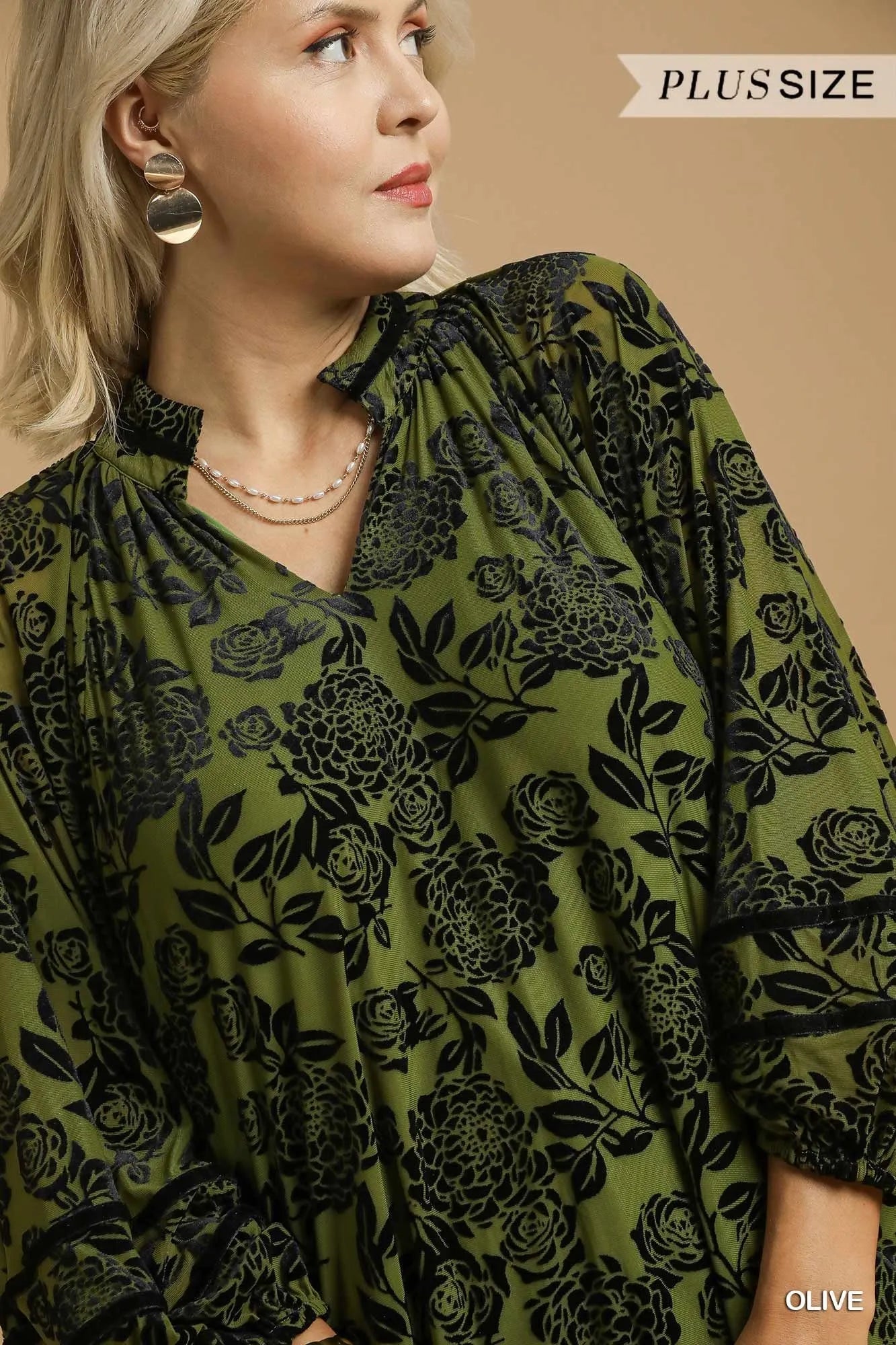 Umgee Full Size Floral Velvet Blouse with Balloon Sleeves Plus Size - Tigbul's Variety Fashion Shop