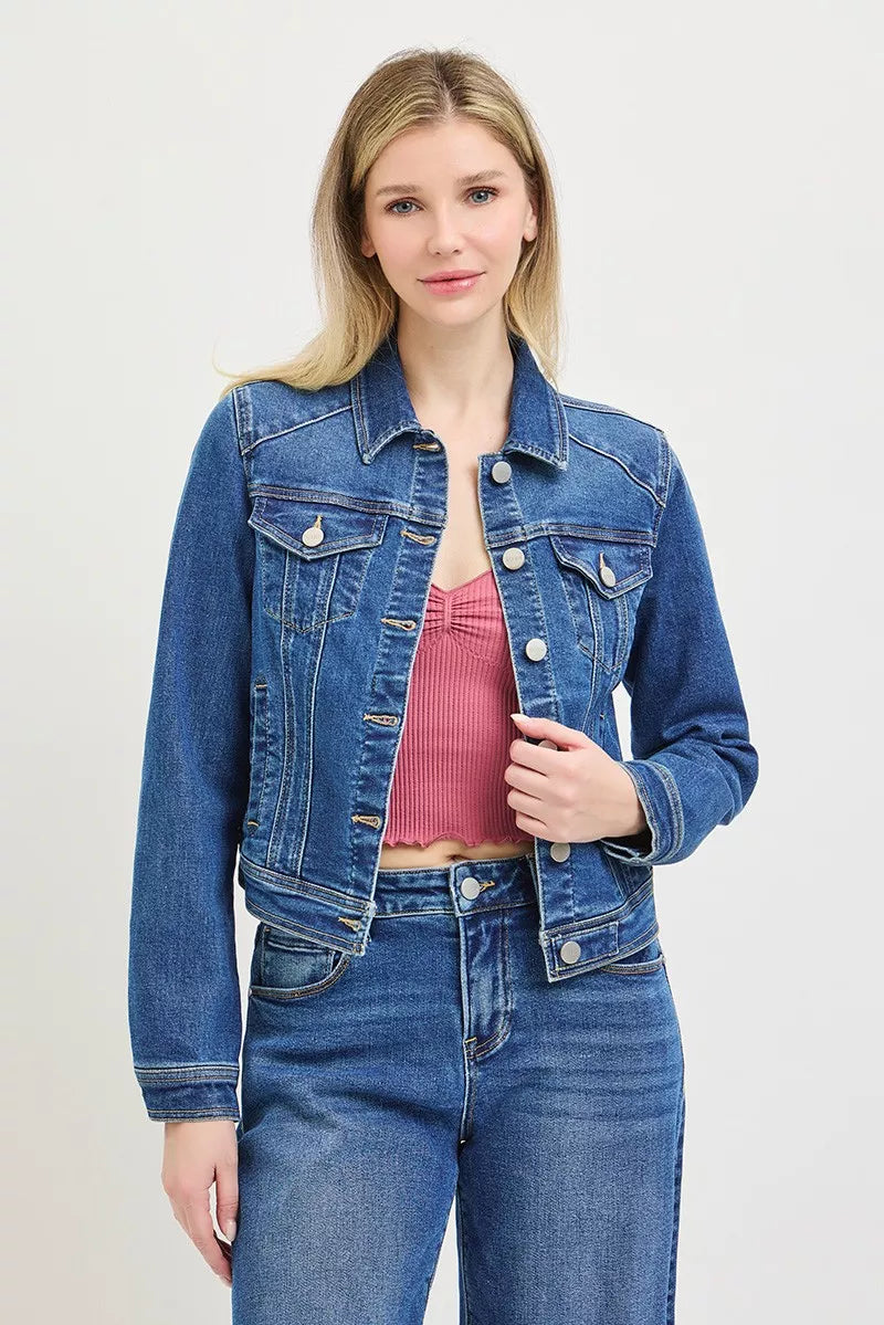 Taillierte Denimjacke mit Taschenklappen, Druckknöpfen und Stehkragen