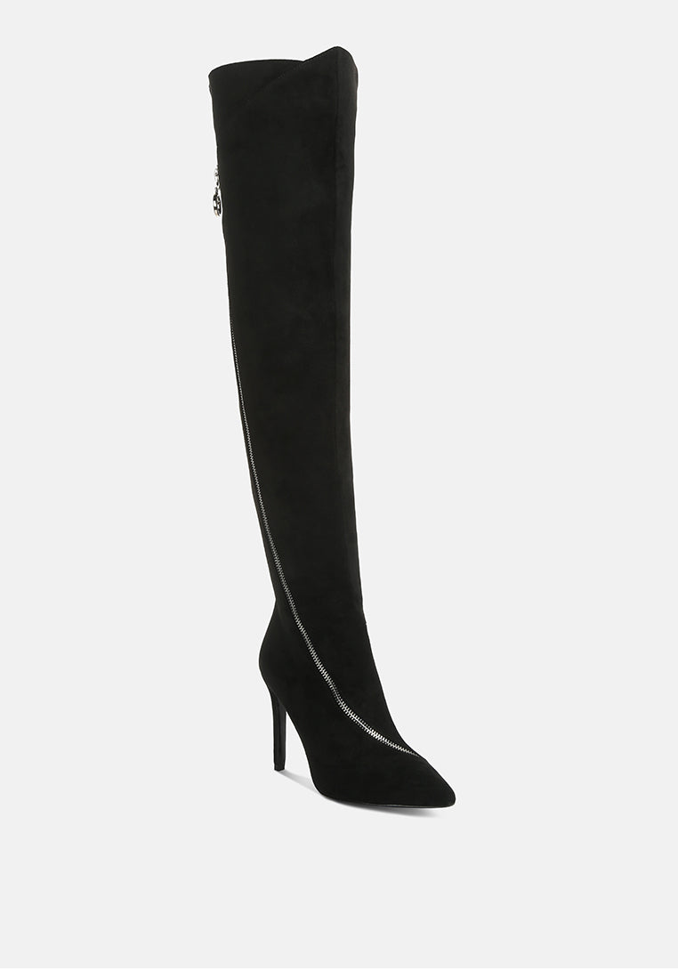 Schwarzer Long Boot mit hohem Schaft und spitzem Absatz, seitlicher Reißverschluss