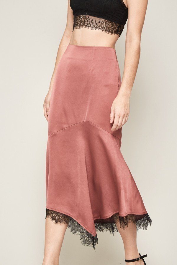 Solid woven midi skirt (rose) close-up: smooth satin look and lace-edged hem
