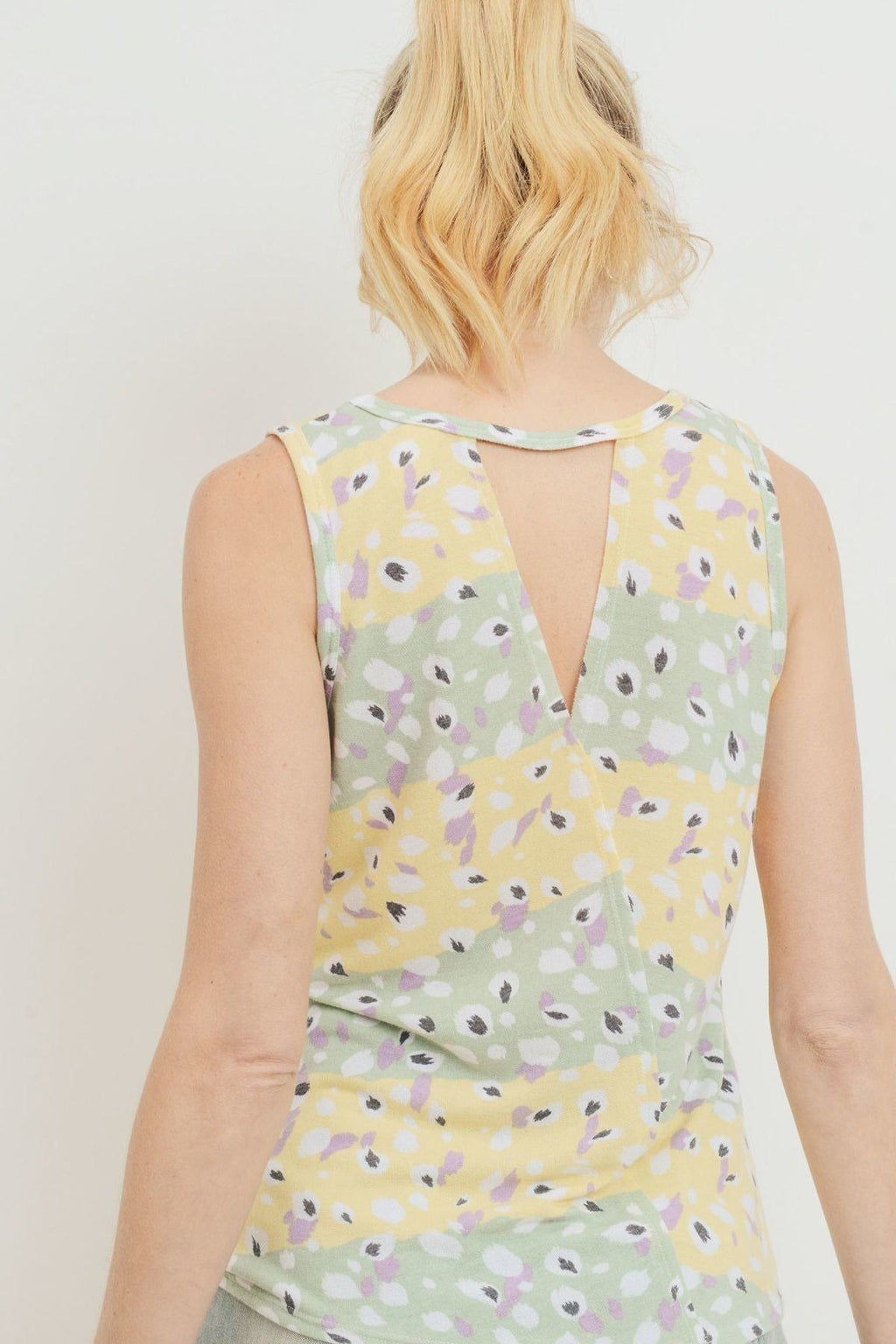 Open-back printed sleeveless terry top with V back and multicolor floral pattern