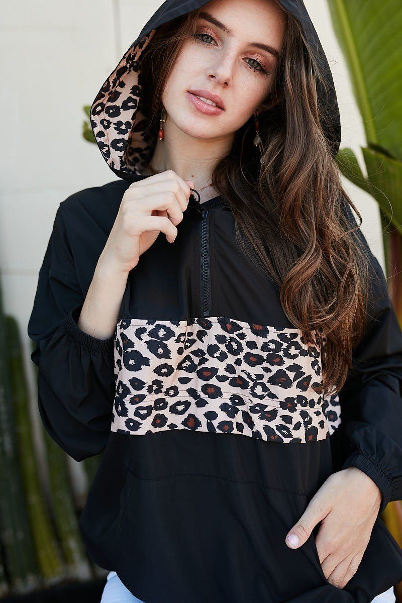 Black windbreaker hoodie with leopard-print front band, front zipper and hooded collar