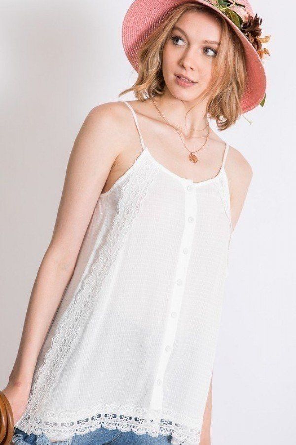 Weißes Spitzen-Cami-Top mit Knöpfen vorn und gerundetem Saum
