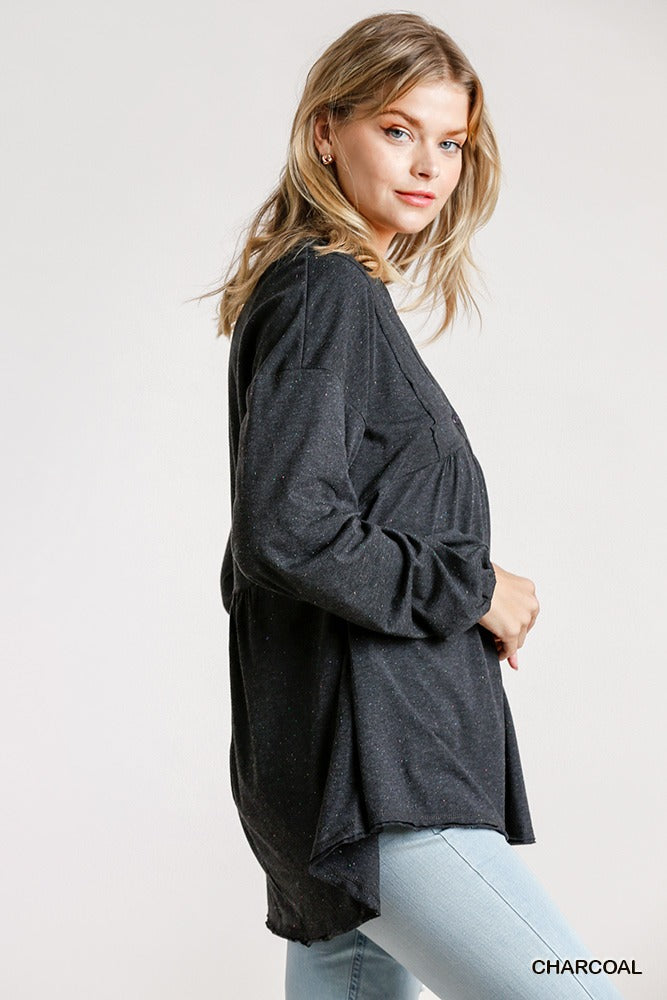 Charcoal Babydoll-Top mit langen Puffärmeln und geraffter Brustpartie