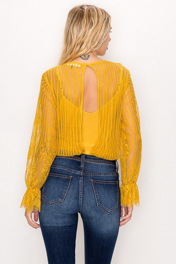 Lace Trim Shadow Stripe Bodysuit gelb, Rückansicht mit Ausschnitt und durchsichtigen Spitzenärmeln