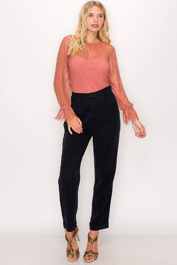 Lace Trim Shadow Stripe Bodysuit, dunkles Rotrosa, lange Spitze an den Ärmeln und am Saum